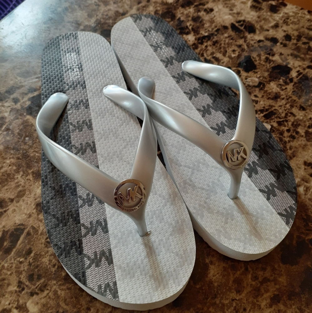 Michael Kors Flip Flops 🌺🌺price drop